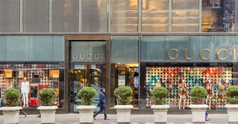 rapina negozio gucci|Robbers Make Off With $50,000 of Gucci Merchandise at .